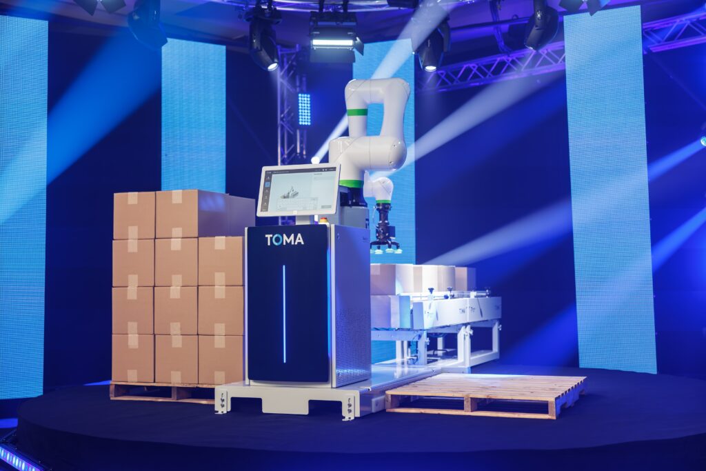 The first product under the TOMA™ brand is a palletizing solution bringing together industrial robustness and user-friendliness with collaborative robotics. | Photo: CNW Group/Premier Tech ltée